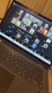 2goecebe topluluğunda Almanca konuşma etkinliğine katılan kişiler