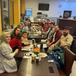 Ramazan akşamında paylaşılan sıcak bir an.